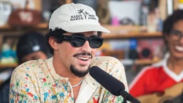 Bad Bunny hace historia en RD: agota dos funciones en el Estadio Olímpico en menos de seis horas y el público clama por&nbsp;más