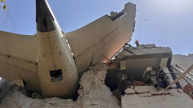 Tragedia aérea en India: más de 200 muertos tras estrellarse un avión con destino a&nbsp;Londres