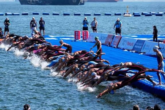 Arrancan las pruebas de aguas abiertas en el Mundial de Natación tras demoras por calidad del&nbsp;agua