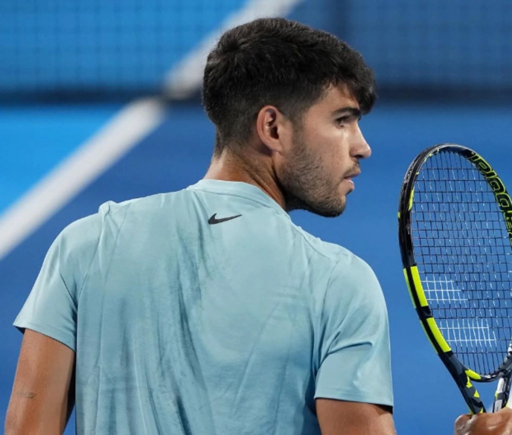 Carlos Alcaraz se corona campeón del Abierto de Cincinnati tras el retiro de Jannik Sinner por&nbsp;enfermedad