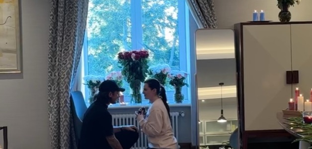 Bella Thorne divide opiniones al proponerle matrimonio a su&nbsp;novio