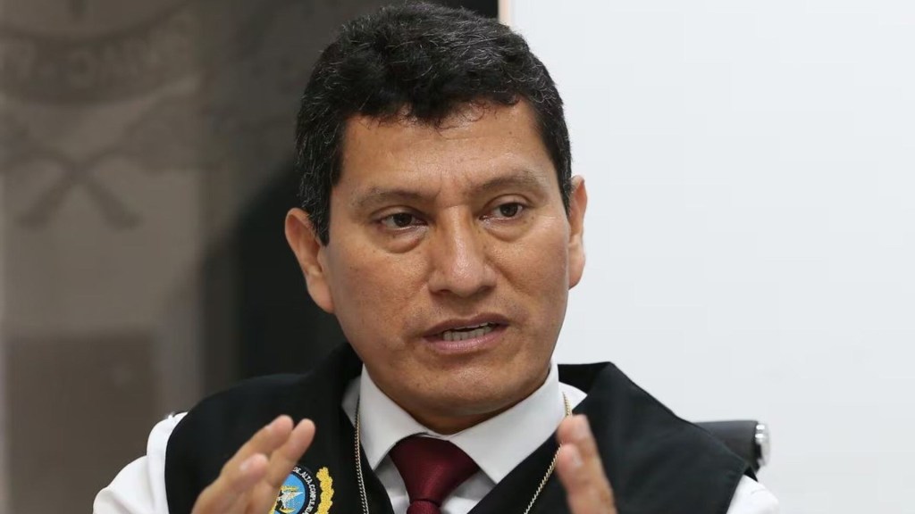 Exjefe policial peruano que indagó al gobierno de Boluarte denuncia amenazas y vigilancia&nbsp;ilegal