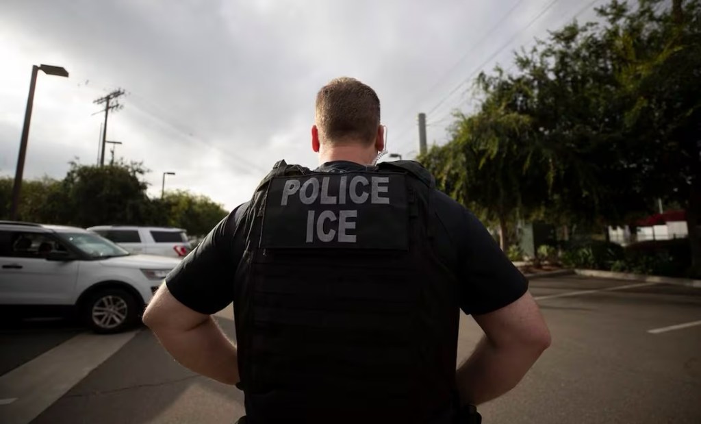 Agente de ICE dispara y mata a un hombre que se resistía al arresto en las afueras de&nbsp;Chicago