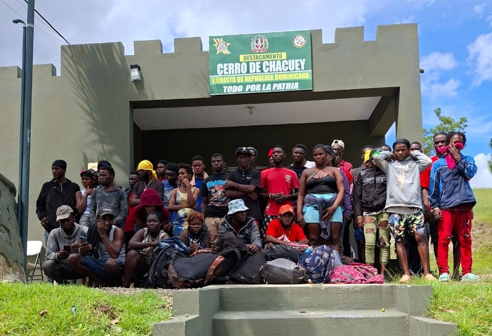 Ejército dominicano detiene a 41 ciudadanos haitianos en operativo fronterizo en&nbsp;Dajabón