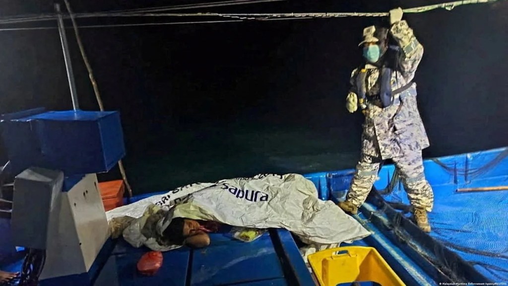Centenares de desaparecidos y siete fallecidos tras el naufragio de un barco con rohinyás en aguas de&nbsp;Malasia