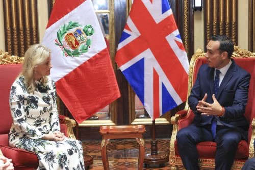 La duquesa de Edimburgo se reúne con el presidente de Perú tras visitar la&nbsp;Amazonía