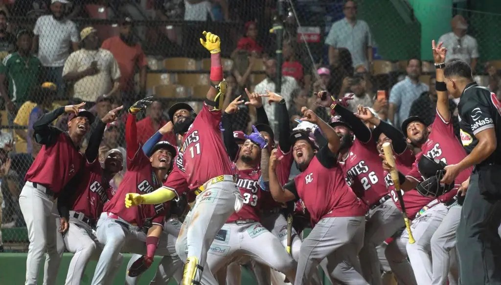 Grand slam de Ozuna encabeza la remontada de los Gigantes ante el&nbsp;Escogido