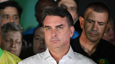 El paradero de Flávio Bolsonaro es una incógnita en Brasil